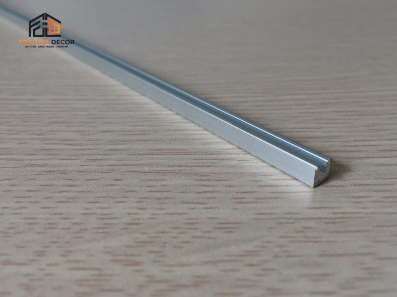 gi&aacute; thanh nh&ocirc;m chữ u