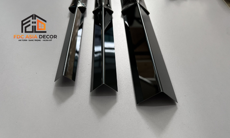 Gi&aacute; nẹp inox chữ V