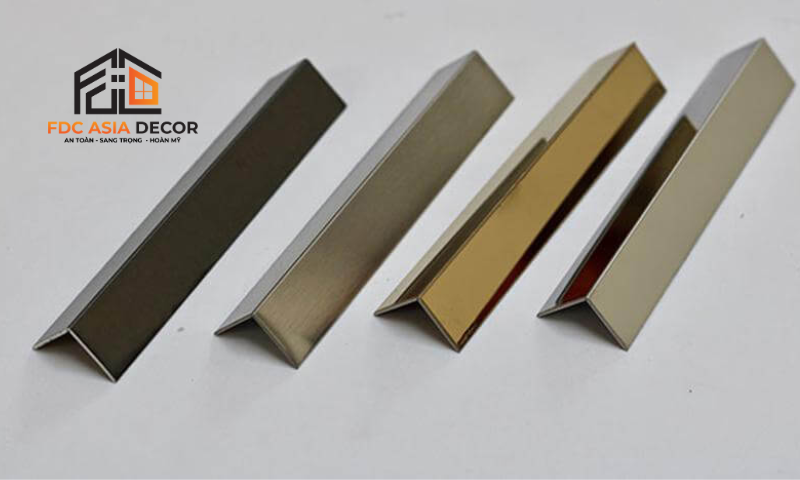 nẹp inox g&oacute;c tường