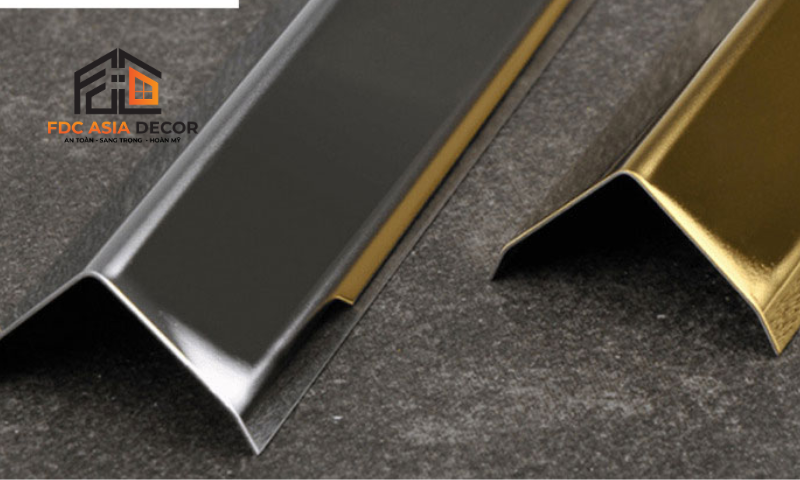 nẹp inox g&oacute;c tường